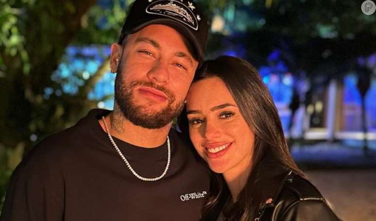 Neymar deu anel grifado de ouro para Bruna Biancardi para oficializar a nova reconciliação.