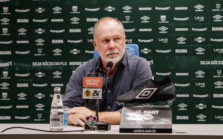 Mano Menezes, técnico do Fluminense, em entrevista coletiva.