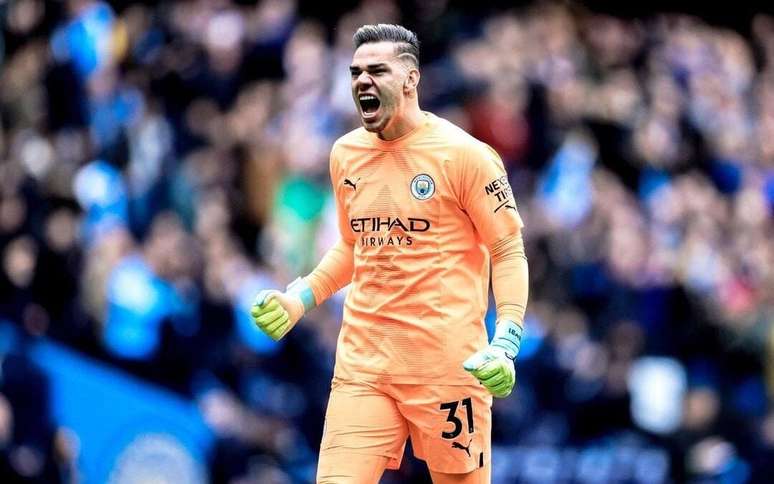 Ederson vibra em jogo do City