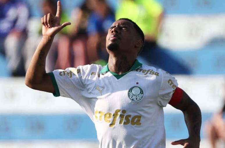 Allan comemora o gol que abriu o placar da partida –