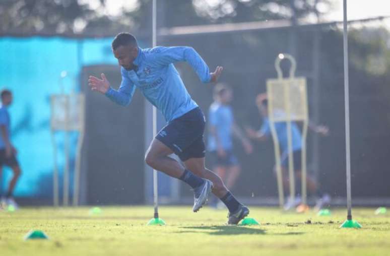 Everton Galdino durante treinamento do Grêmio –