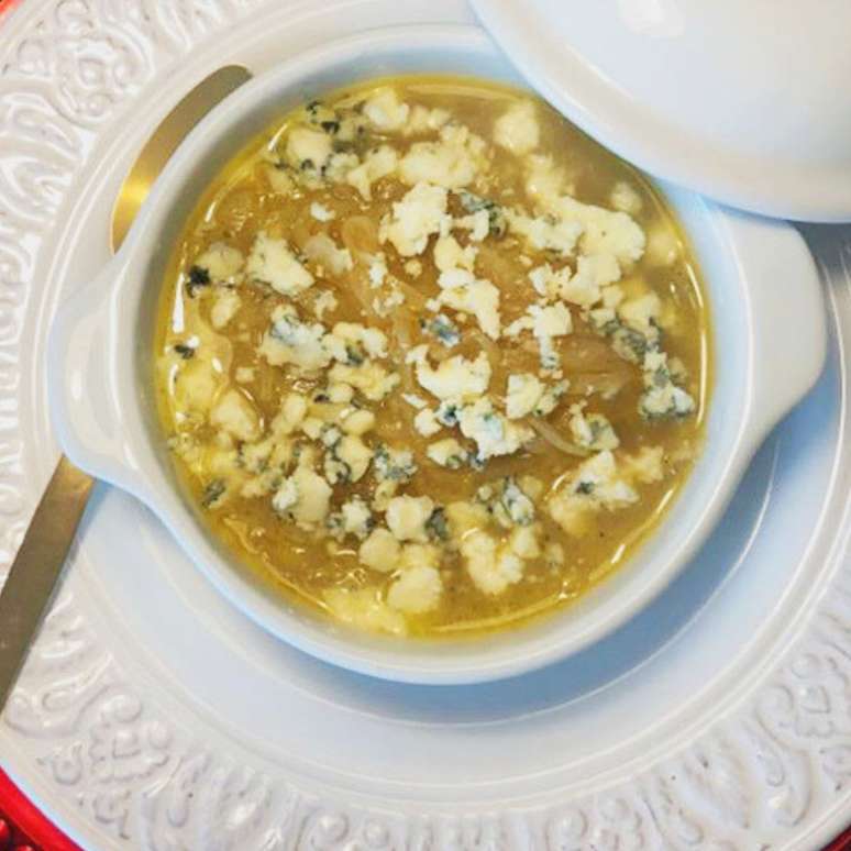 SOPA DE CEBOLA COM QUEIJO GORGONZOLA LOW CARB