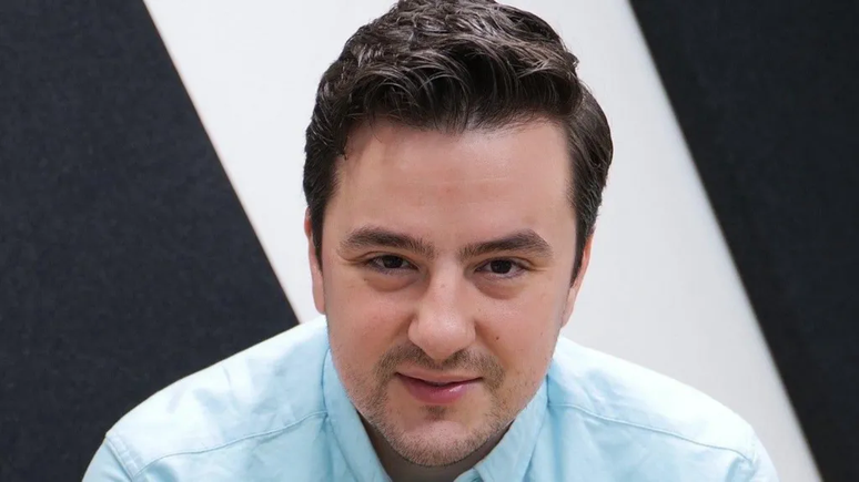 Husayn Kassai explica que a IA pode calcular por quanto tempo cada pessoa fala em uma reuni&atilde;o online