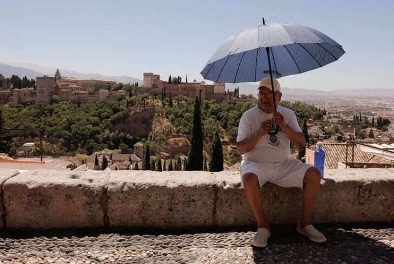 Calor em Granada, na Espanha
 22/7/2024   REUTERS/Jon Nazca