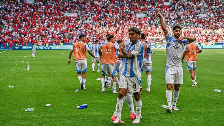 Jogadores da Argentina são alvejados por objetos arremessados por marroquinos