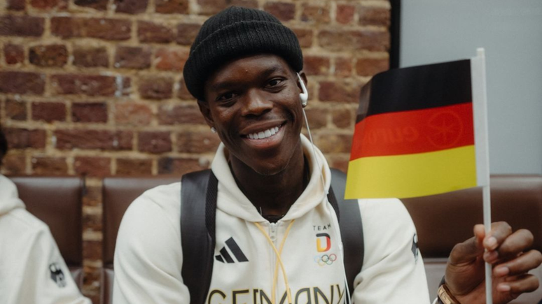 Dennis Schröder foi selecionado por meio de uma votação pública na Alemanha