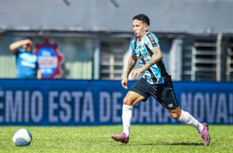 Dodi no treinamento do Grêmio já em São Paulo em preparação para duelo com o Corinthians –