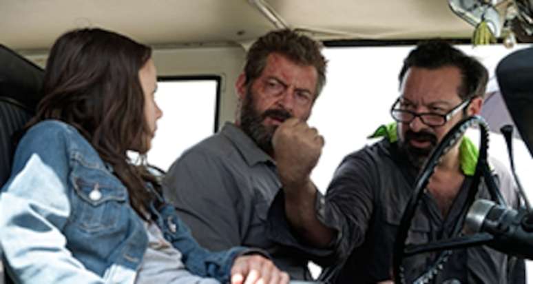 James Mangold dá instruções a Dafne Keen e Hugh Jackman no set de 'Logan'