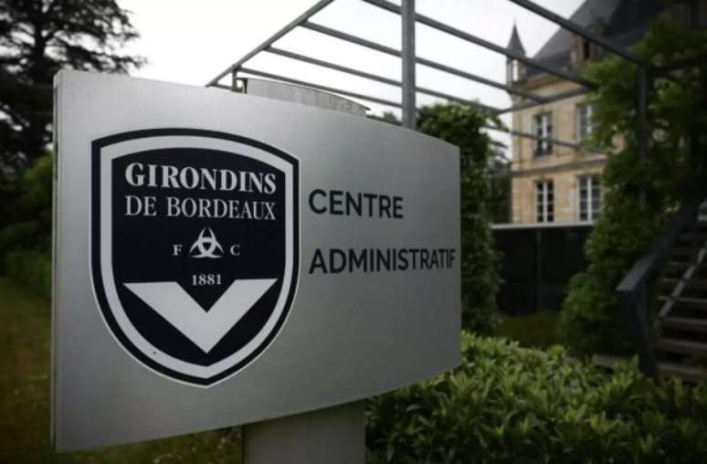 Bordeaux decide abandonar o estatuto de profissional ao decretar a falência –