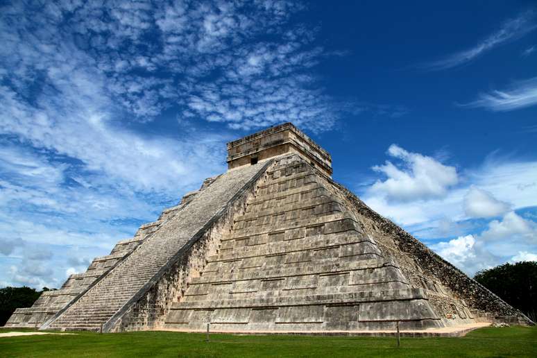 Considerando o patamar do topo, a Pirâmide de Kukulcán em Chichén Itzá possui um total de 365 degraus – a mesma quantidade de dias do ano