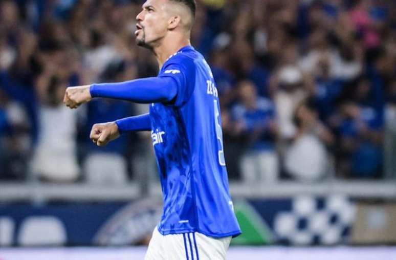 Zé Ivaldo comemora um dos gols do Cruzeiro na vitória sobre o Juventude –