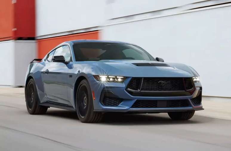 Mustang - Feito por Ford - O fabricante de carros americanos confirmou que a versão de combustão seria apenas com as unidades que já estavam em estoque.