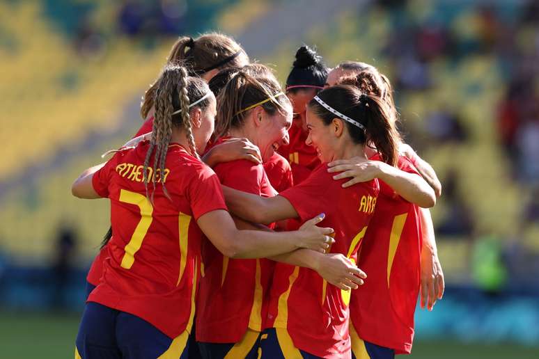 Espanholas comemoram gol da virada contra o Japão.