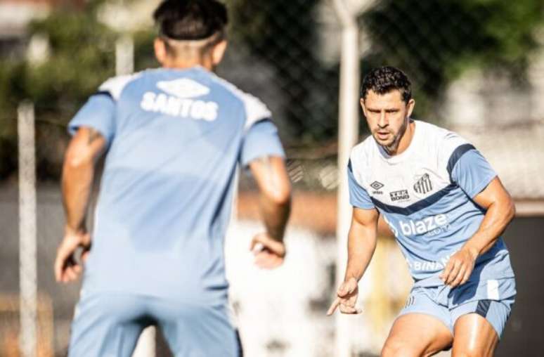 Giuliano sofre nova lesão no Santos