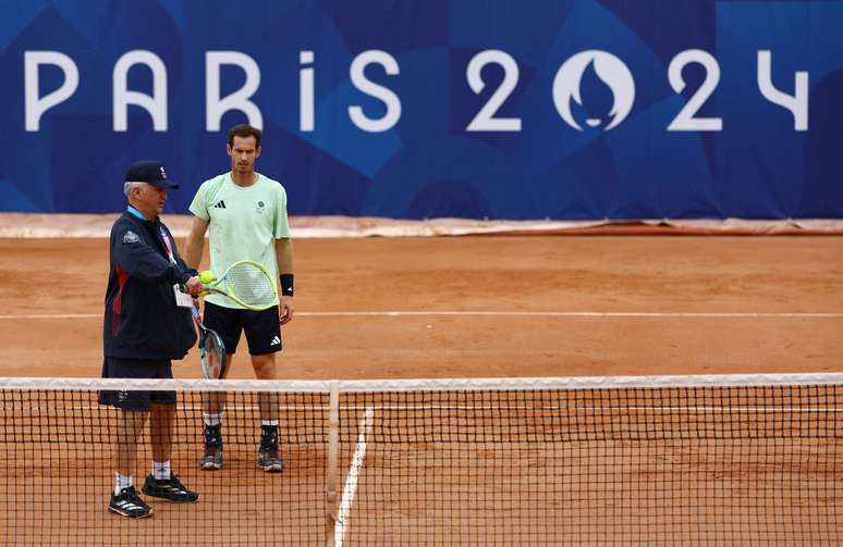 Andy Murray desiste do torneio de simples em Paris