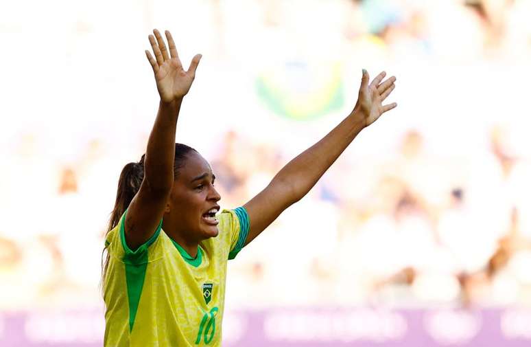 Gabi Nunes comemora muito o gol na vitória do Brasil na estreia dos Jogos Olímpicos de Paris