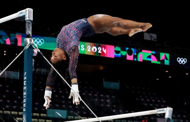 Simones Biles mostra habilidade em treino de pódio