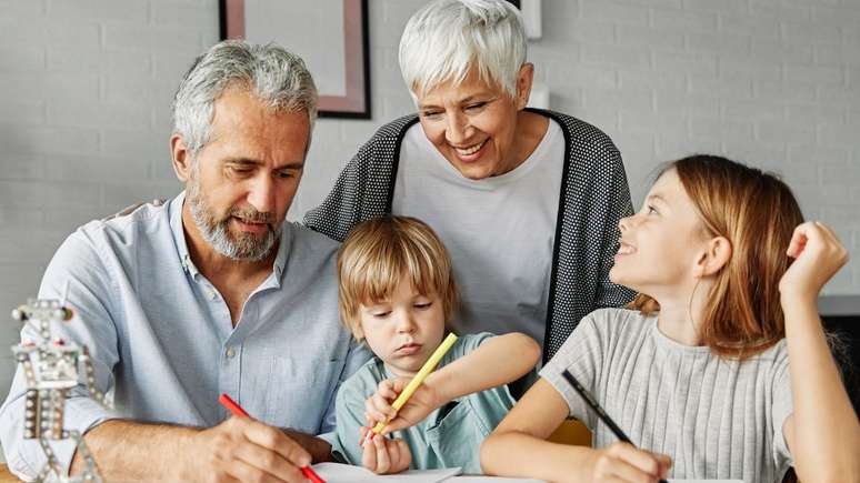 Convivência com os avós traz benefícios para o bem