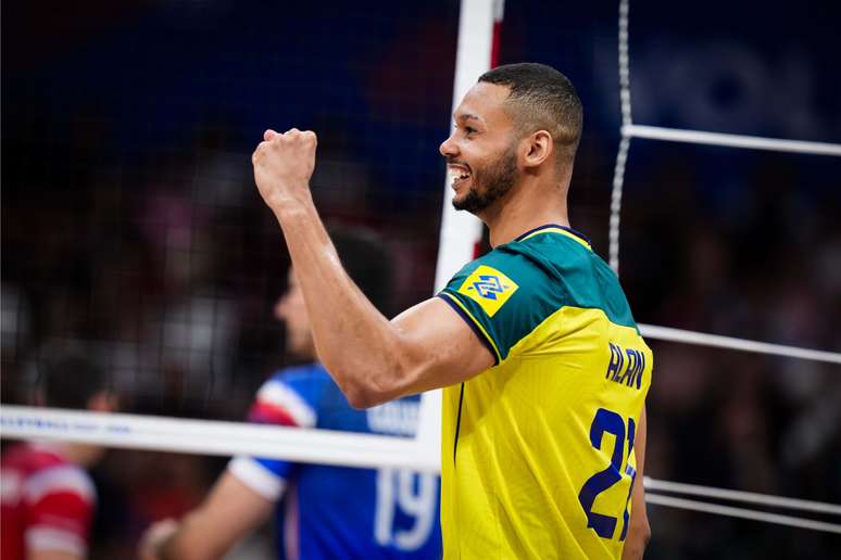 Alan em ação pela Seleção masculina de vôlei