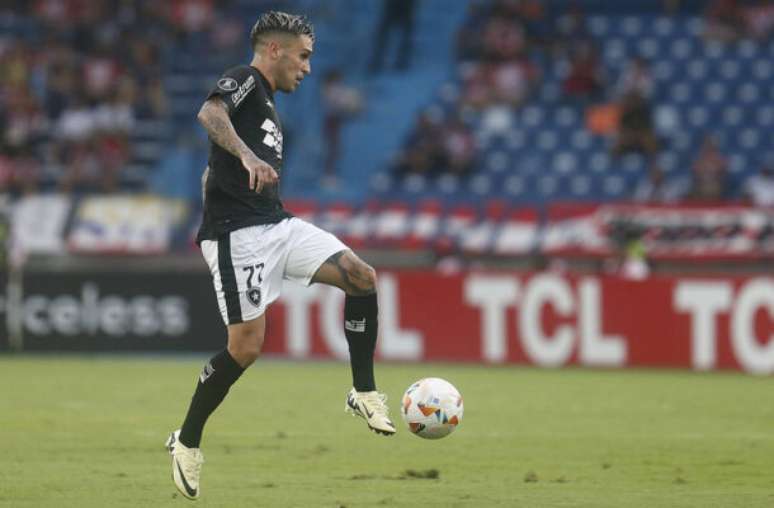 Diego Hernández em campo pelo Botafogo –