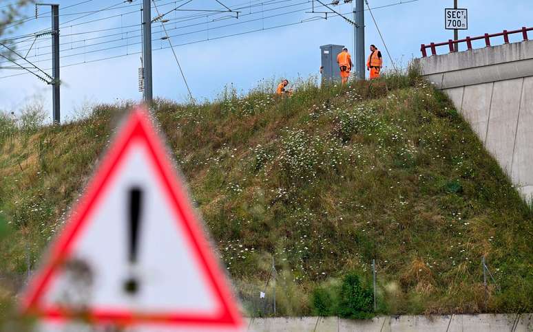 Ataque aos trens de Paris deve afetar 800 mil pessoas