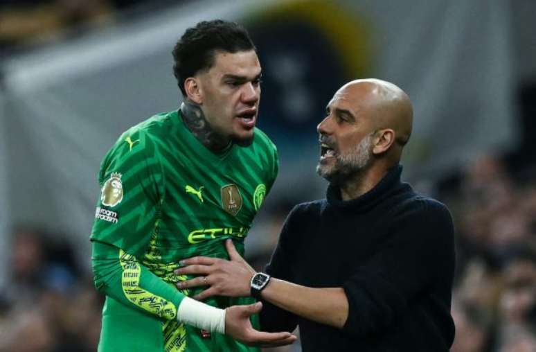 Ederson com o técnico Pep Guardiola –