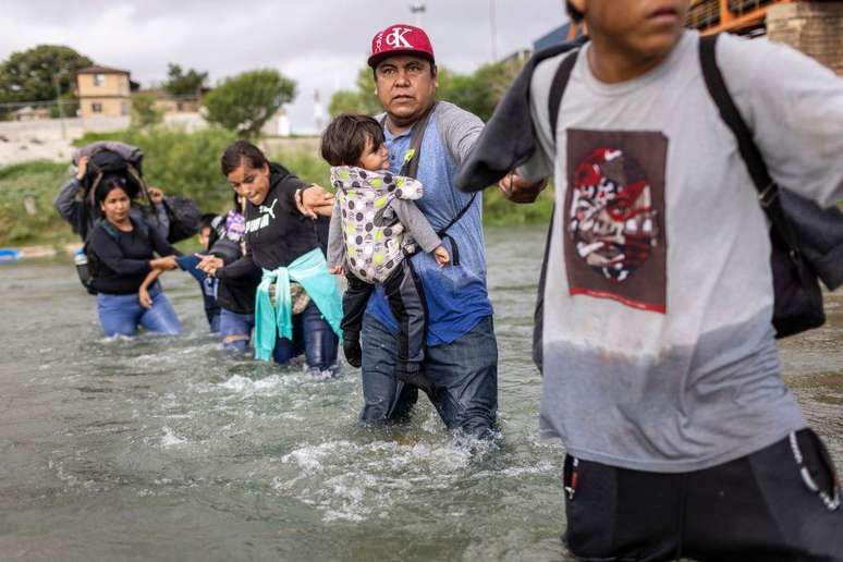 Dezenas de milhares de venezuelanos preferiram emigrar por via terrestre para os Estados Unidos a permanecer no seu país