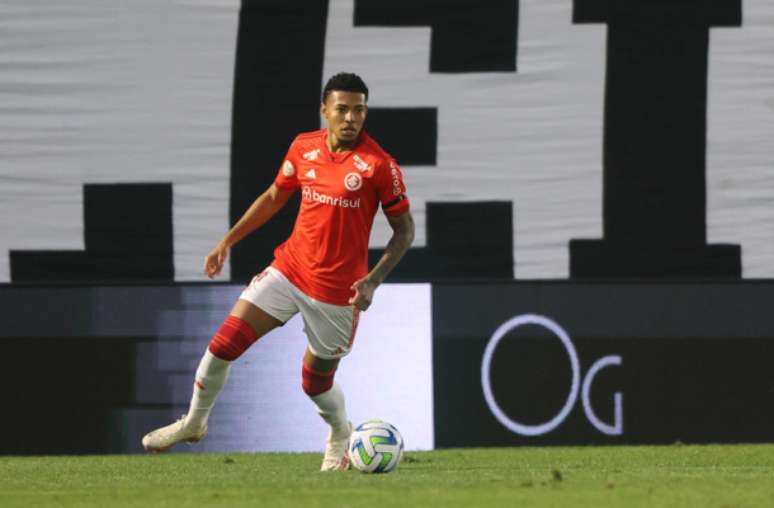 Internacional encaminha saída de Matheus Dias