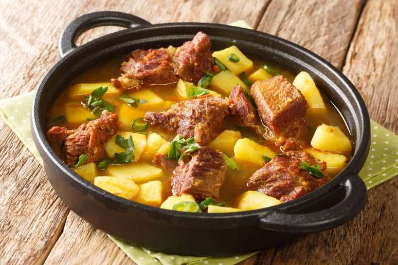 Carne de panela com batata