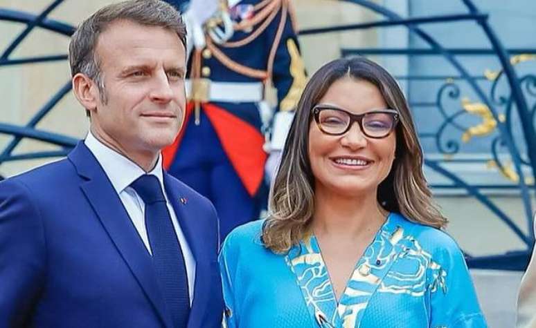 Janja ao lado de Emmanuel Macron, na abertura da Olimpíada 2024, de Paris 