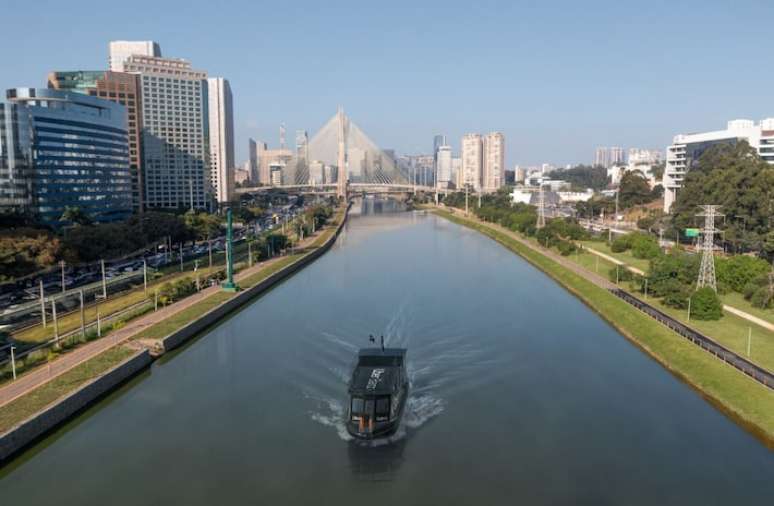 Uber oferece passeio gratuito de barco no Rio Pinheiros até 4 de agosto.