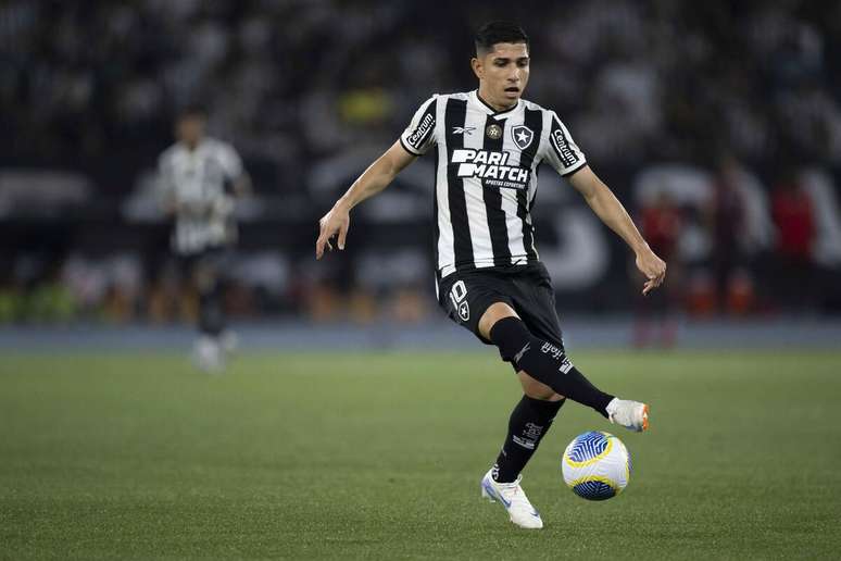 Savarino (Botafogo) durante jogo contra o Internacional, no dia 20.07.2024