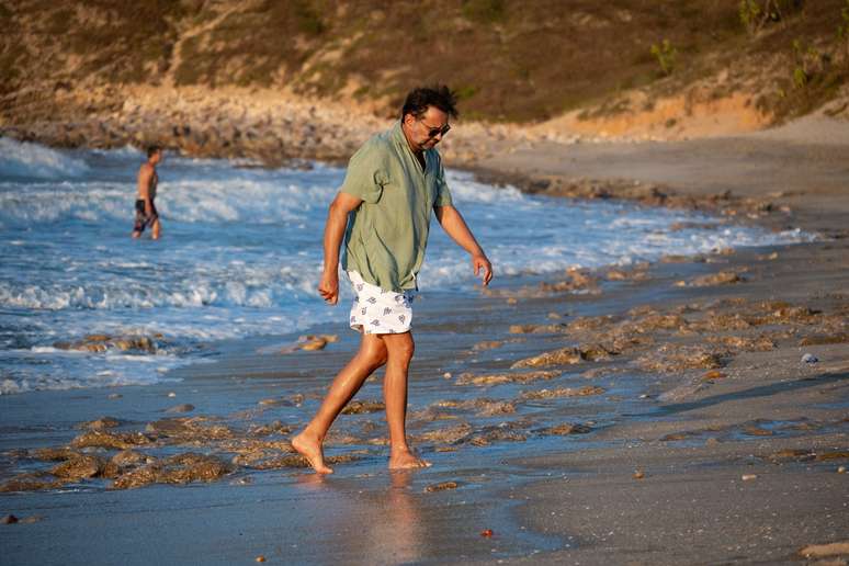 O comunicador fez passeios nas praias que atraem milhares de turistas