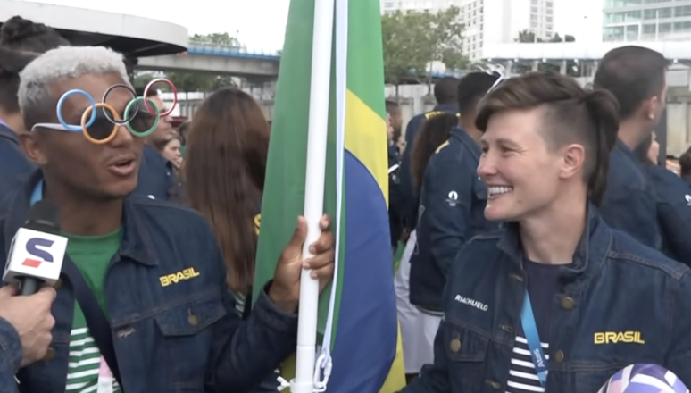 Porta-bandeiras do Brasil exaltam energia da delegação na Cerimônia de Abertura dos Jogos de Paris