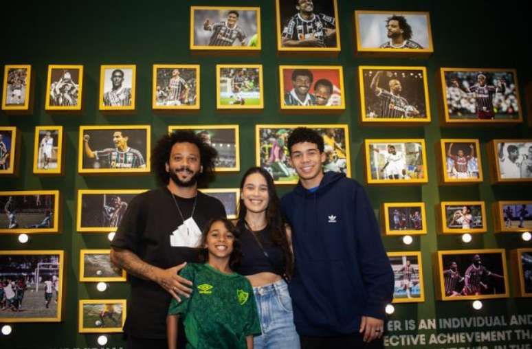 Marcelo visita o museu do Fluminense com a família: “Arrepios”