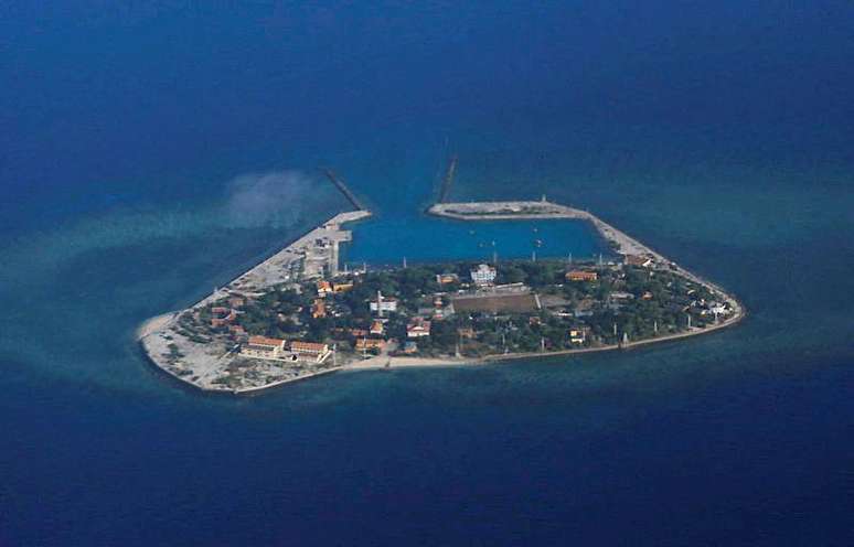 Southwest Cay, também conhecida como Ilha Pugad, é controlada pelo Vietnã e faz parte das disputadas Ilhas Spratly no Mar da China Meridional.