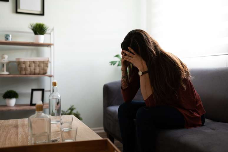 Muita gente passa a beber mais quando está atravessando um momento mais turbulento na vida