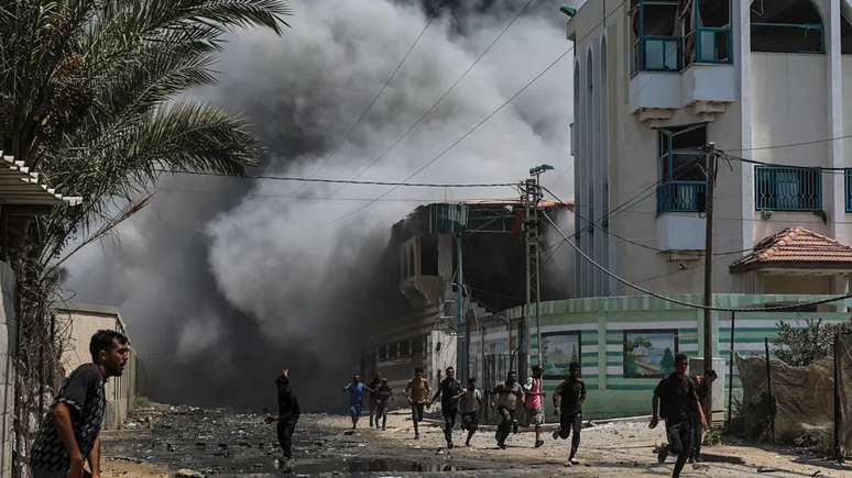 Ataque em escola de Gaza deixou dezenas de mortos, segundo autoridades locais