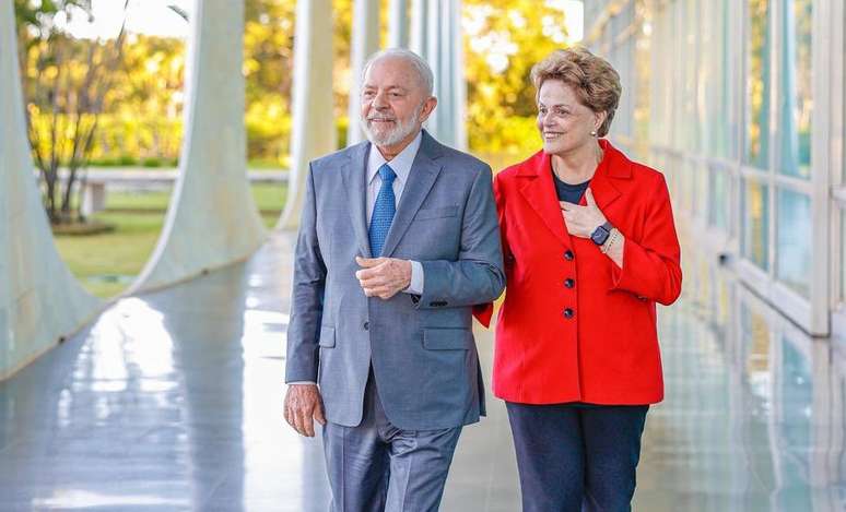 O presidente Luiz Inácio Lula da Silva e a ex-presidente Dilma Rousseff no Palácio da Alvorada, em Brasília