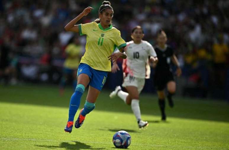 Jheniffer leva o Brasil ao ataque. Foi dela o gol da seleção na derrota para o Japão