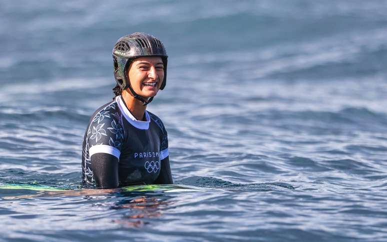 Luana Silva garante vaga nas oitavas de final do surfe feminino nas Olimpíadas