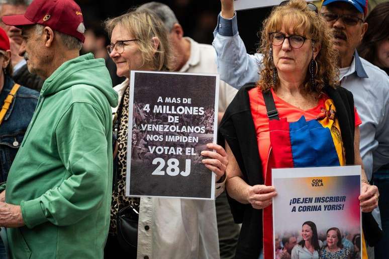 Os venezuelanos em Madri protestaram porque não puderam se registar para votar