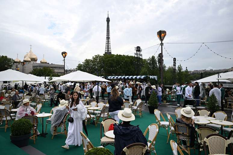 Restaurante com vista para a Torre Eiffel durante os Jogos Ol&iacute;mpicos 