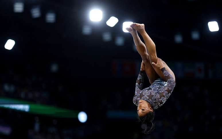 Simone Biles realiza o Biles ll na etapa qualificat&oacute;ria da Olimp&iacute;ada de Paris