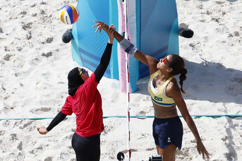 Dupla número 1 do mundo, Ana Patrícia e Duda vencem egípcias no vôlei de praia