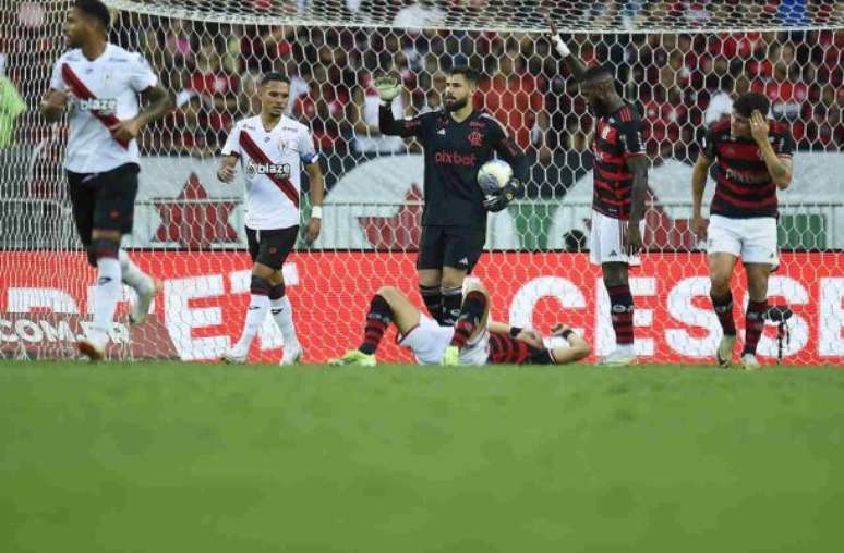 Tite afirma Matheus Cunha como titular no confronto contra o Palmeiras pela Copa do Brasil.