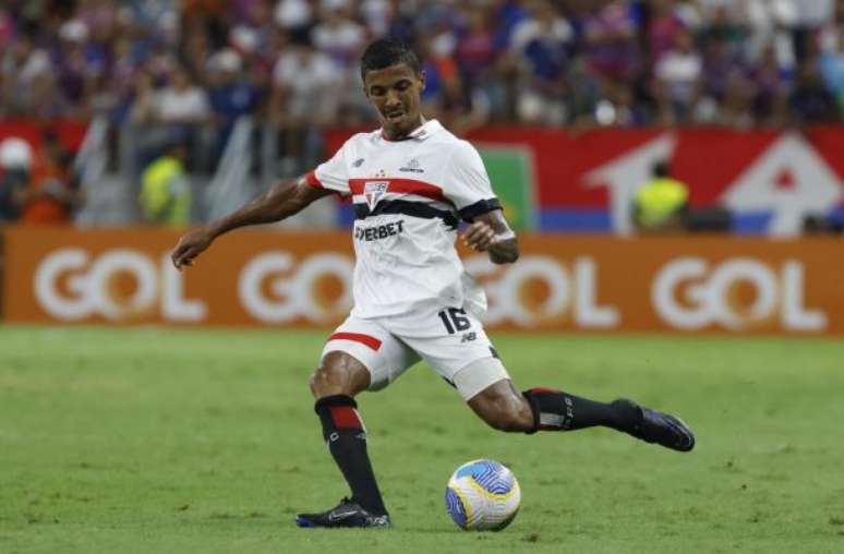 Luiz Gustavo acertou a trave do Fortaleza, mas São Paulo saiu derrotado –