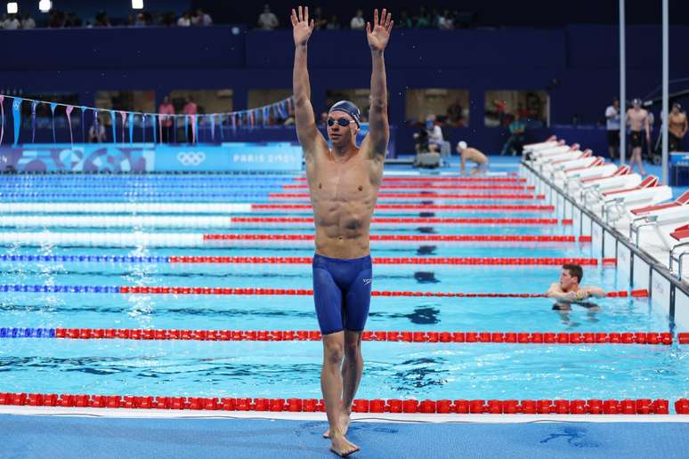 Leon Marchand bate recorde olímpico da natação nos 400m medley masculino 