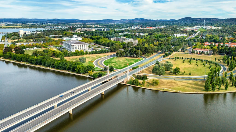 A capital australiana se destaca pela grande quantidade de áreas verdes e baixa poluição do ar.