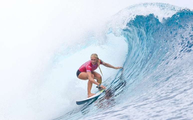 Tatiana Weston-Webb fica em segundo e disputará repescagem do surfe feminino nas Olimpíadas